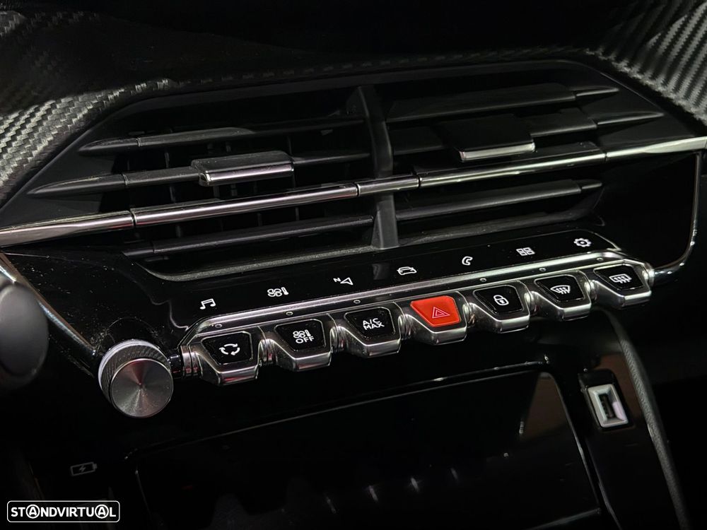 Peugeot 2008 1.2 PureTech Allure EAT8 - 28