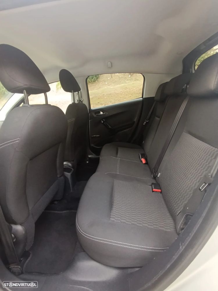 Peugeot 208 1.6 BlueHDi Style - 17