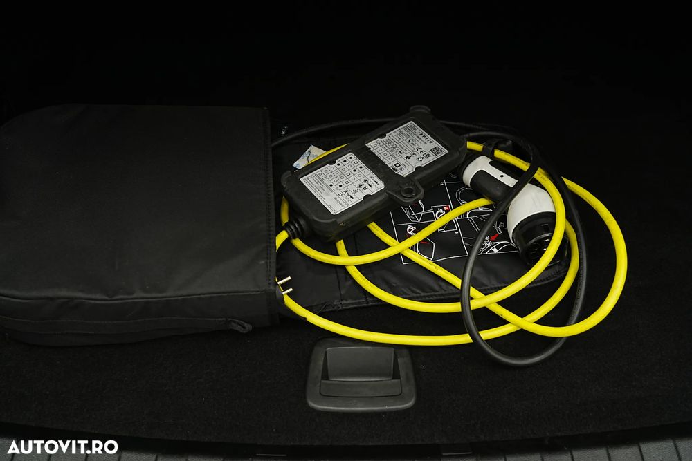 BMW Seria 3 330e Aut. Sport Line - 29