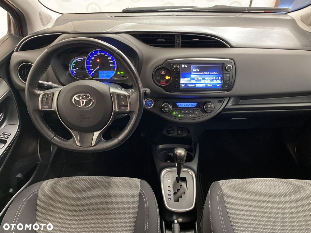 Toyota Yaris Hybrid 100 Premium - 3