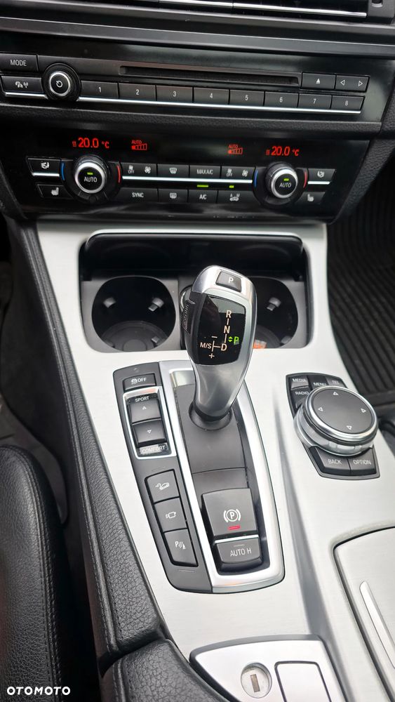 BMW Seria 5 520d xDrive - 16