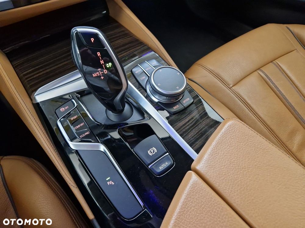 BMW Seria 5 520d Luxury Line sport - 16