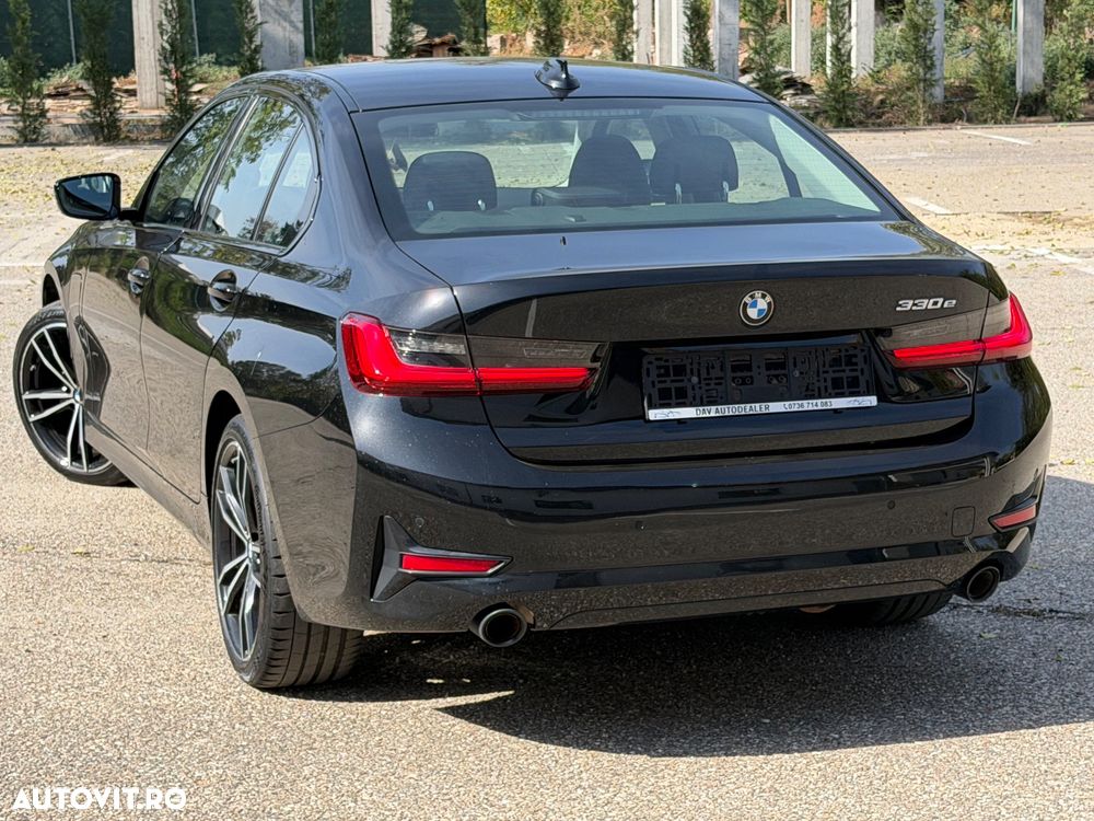 BMW Seria 3 330e Aut. Sport Line - 13
