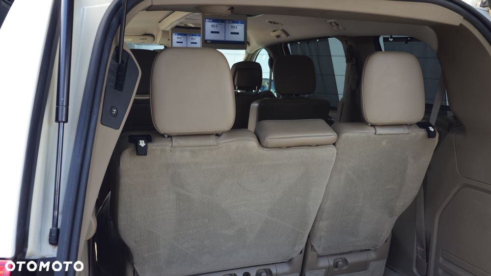 Chrysler Town & Country 3.6 Limited - 29
