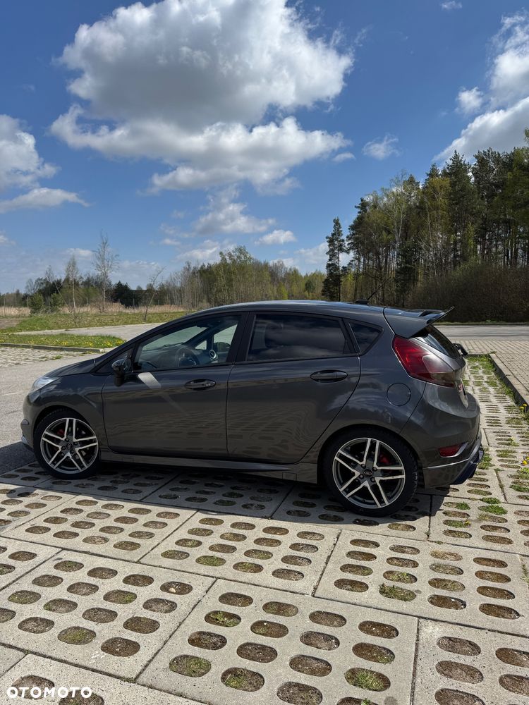 Ford Fiesta ST - 8