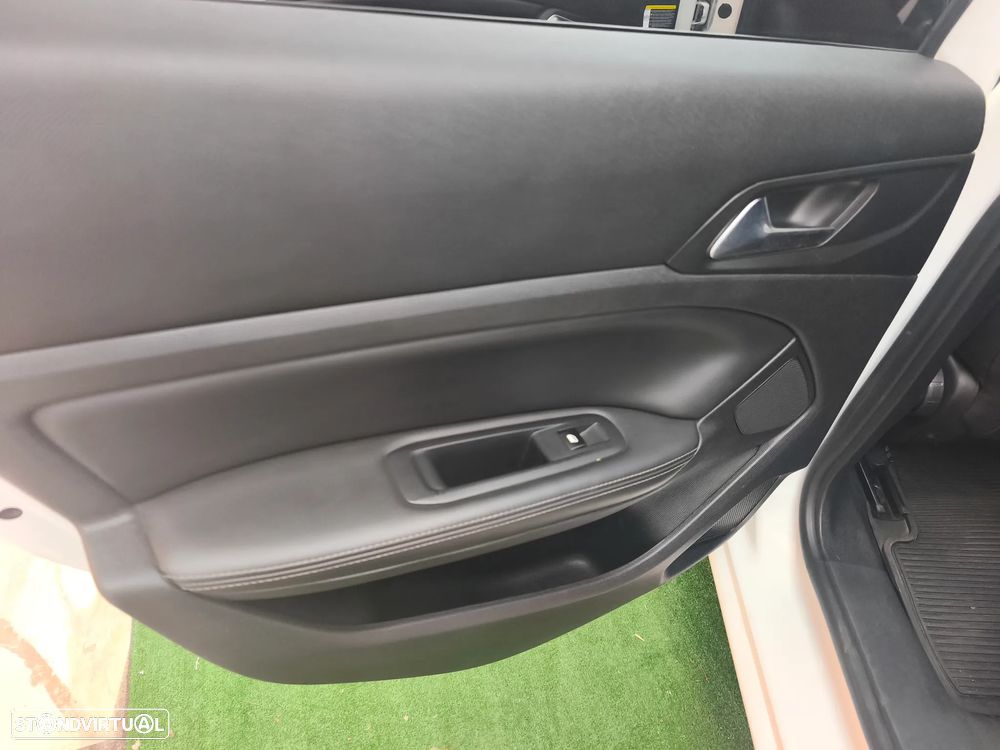 Peugeot 308 SW BlueHDi 120 EAT6 Stop & Start Allure - 28