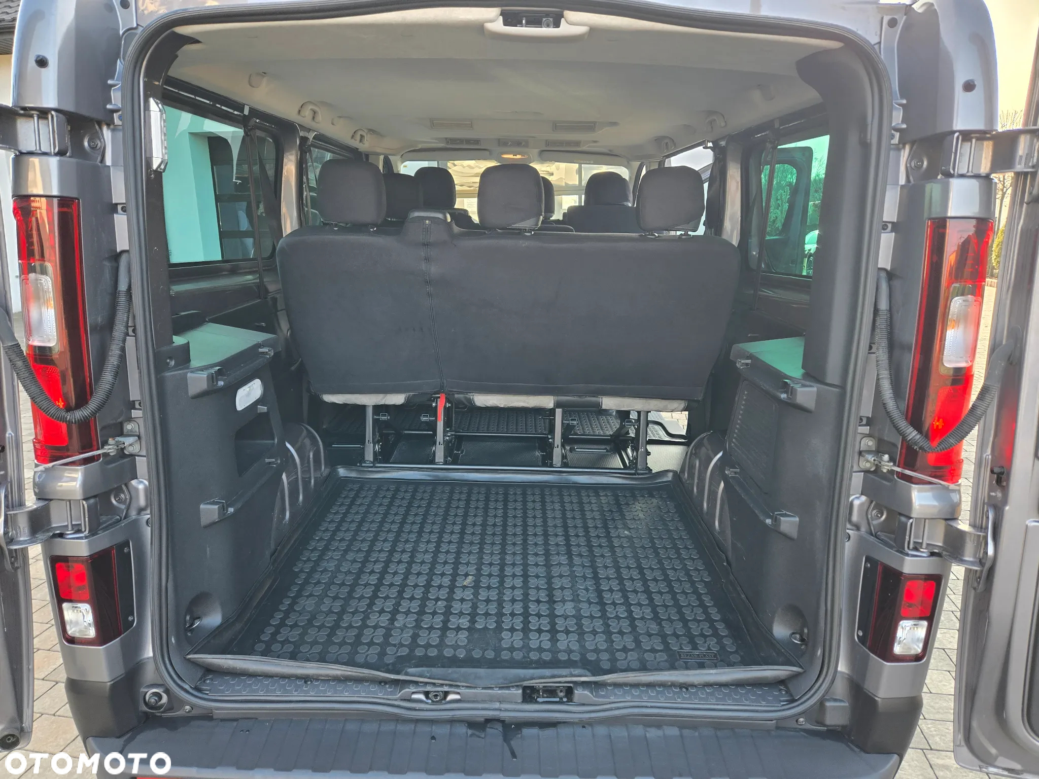 Renault Trafic Grand SpaceClass 2.0 dCi EDC - 32