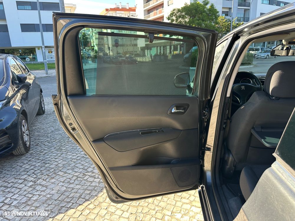 Peugeot 5008 1.6 E-HDi 7L Allure 2-Tronic - 18