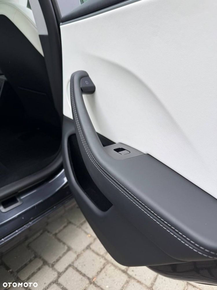 Tesla Model 3 - 16