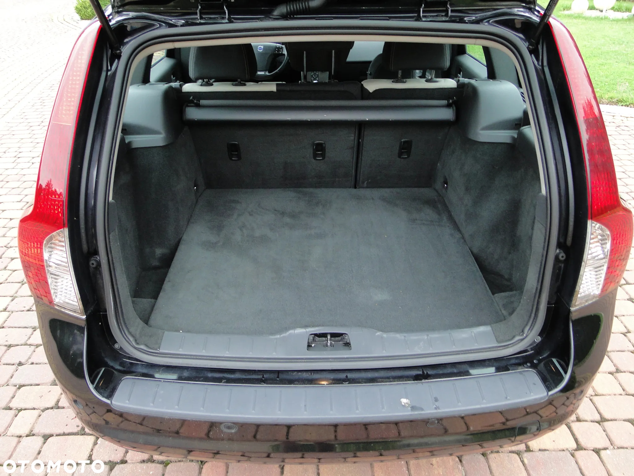 Volvo V50 D3 R-Design - 25