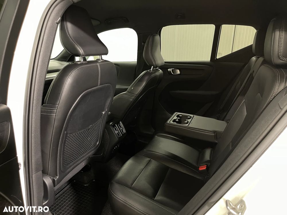 Volvo XC 40 B4 AT8 AWD Mild Hybrid R-Design - 12