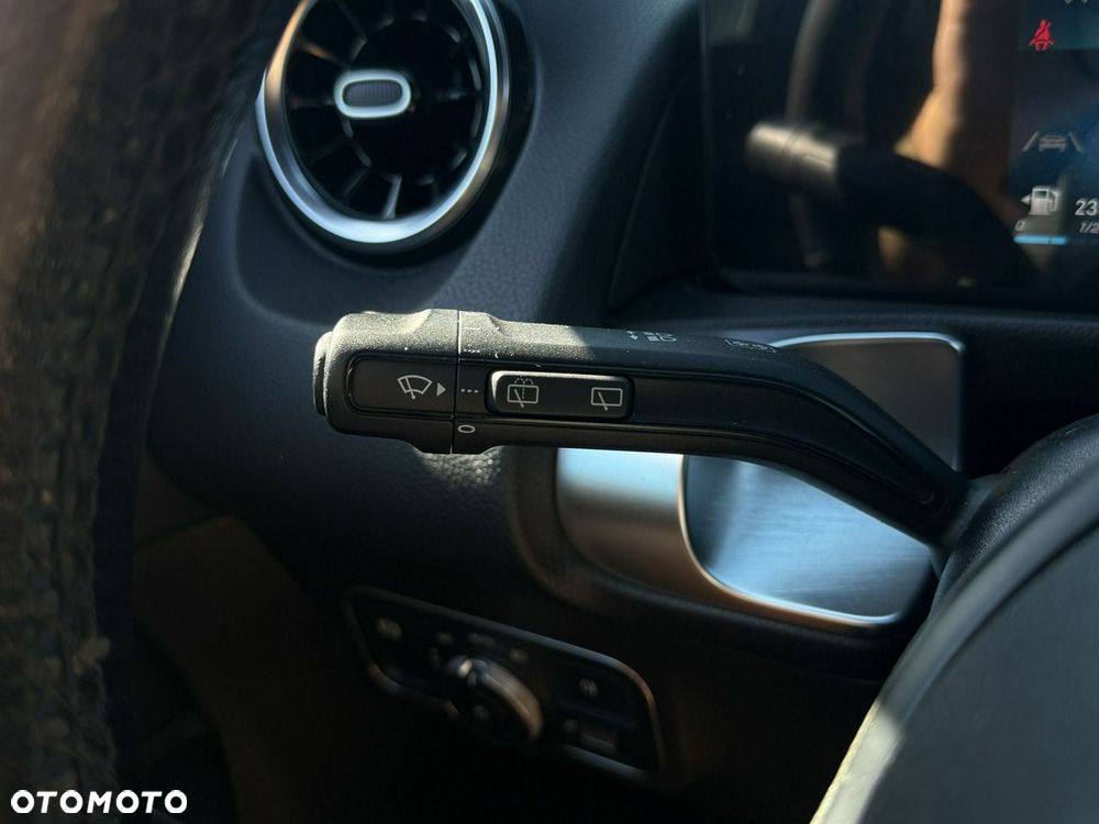 Mercedes-Benz GLB 200 7G-DCT - 12