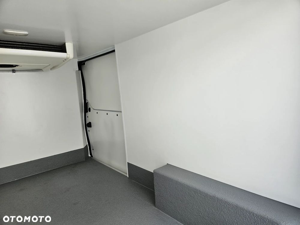 Renault TRAFIC L2H1 Long Chłodnia Mroźnia 62tyś km SalonPL - 29