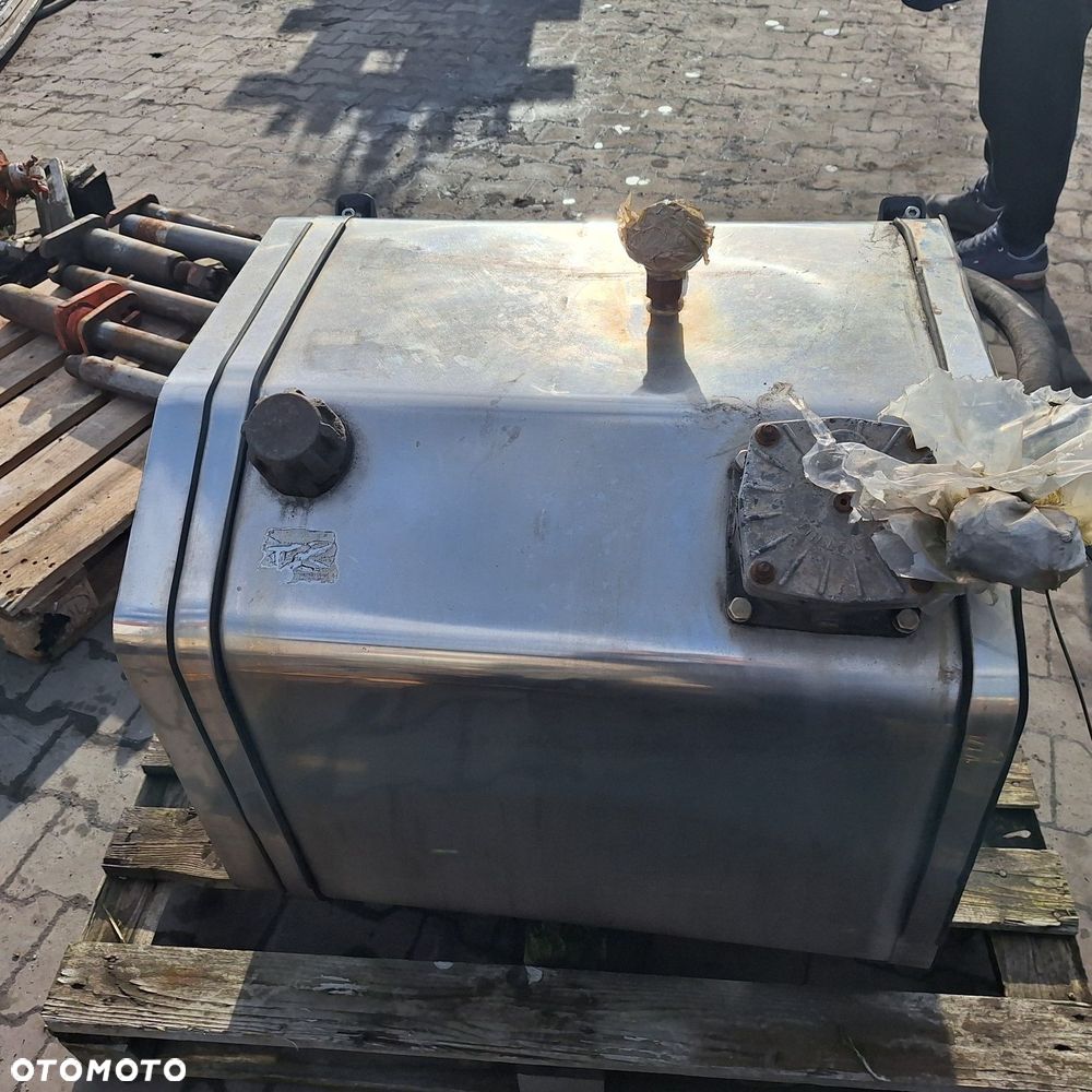 Zbiornik na olej hydrauliczny 75x60x60cm 250L - 1