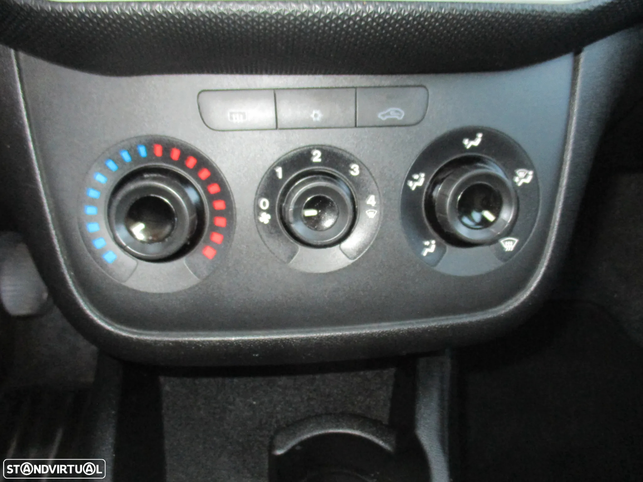 Fiat Punto 1.3 M-Jet Lounge S&S - 14