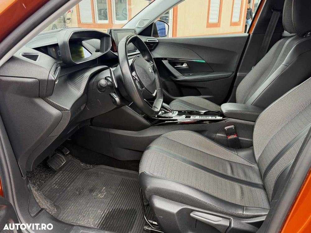 Peugeot 2008 1.5 BlueHDI 130 S&S EAT8 Allure - 17