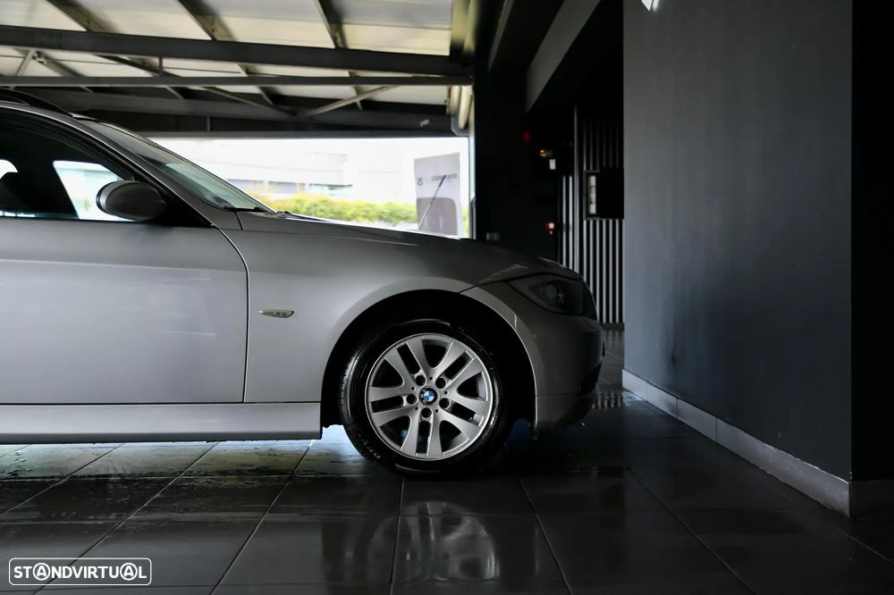 BMW 320 d Touring Dynamic - 4