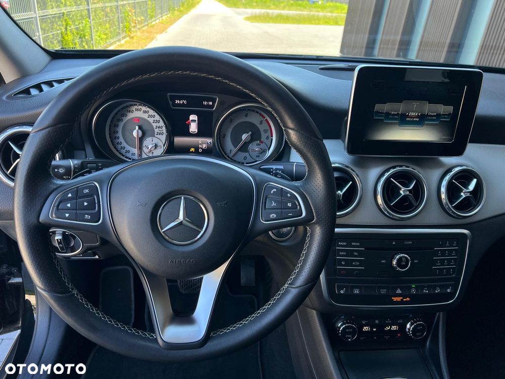 Mercedes-Benz GLA 200 d 4Matic 7G-DCT Urban - 12