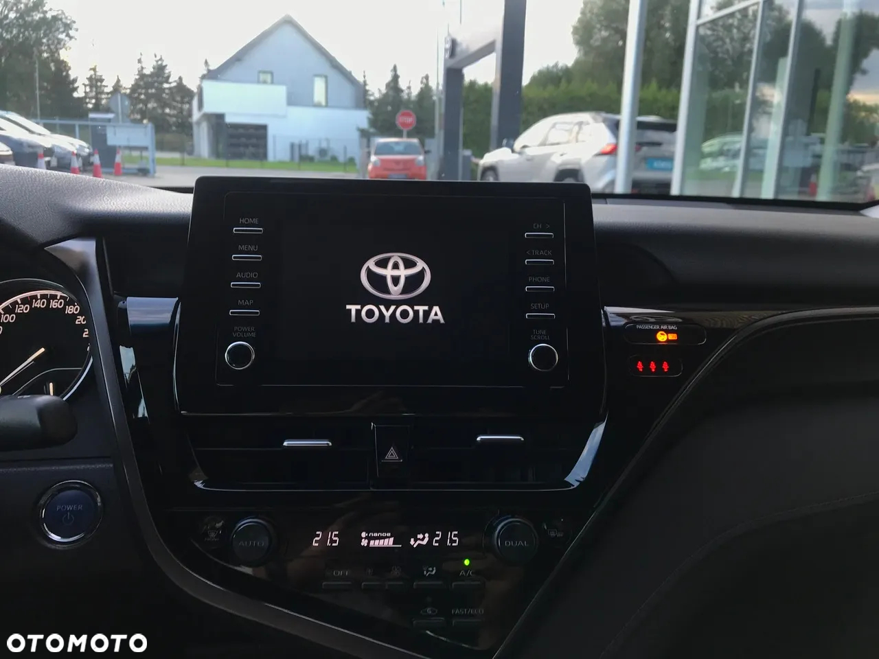 Toyota Camry 2.5 Hybrid Comfort CVT - 26