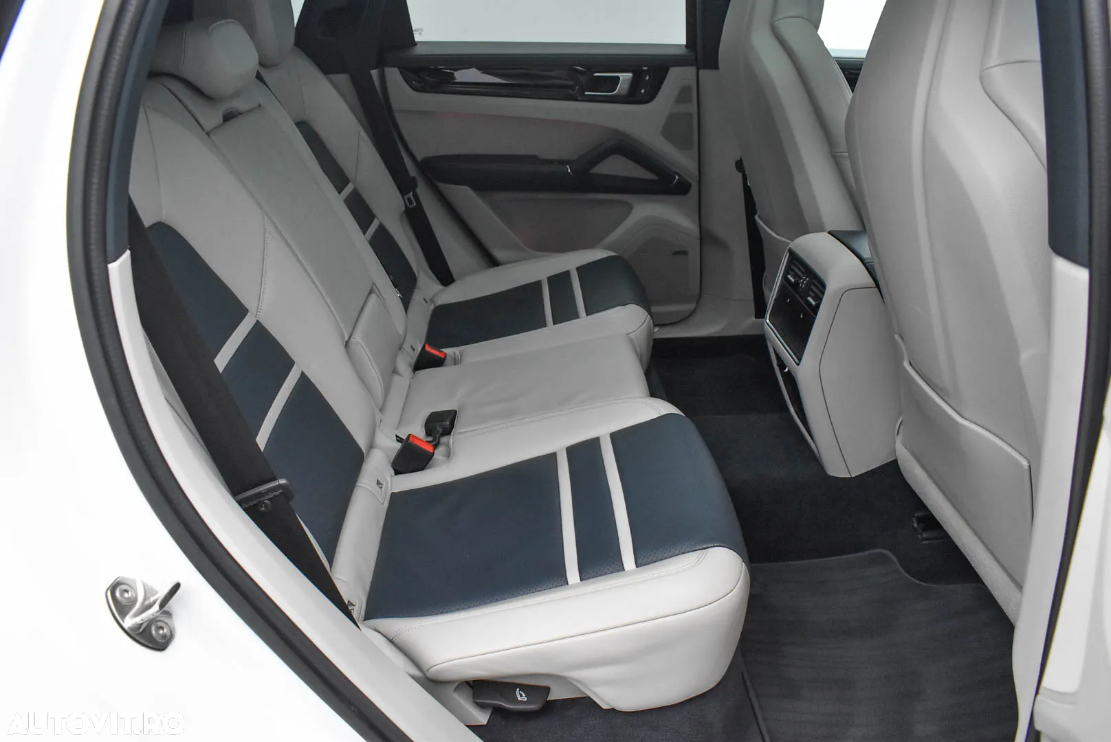 Porsche Cayenne Coupe Standard - 14
