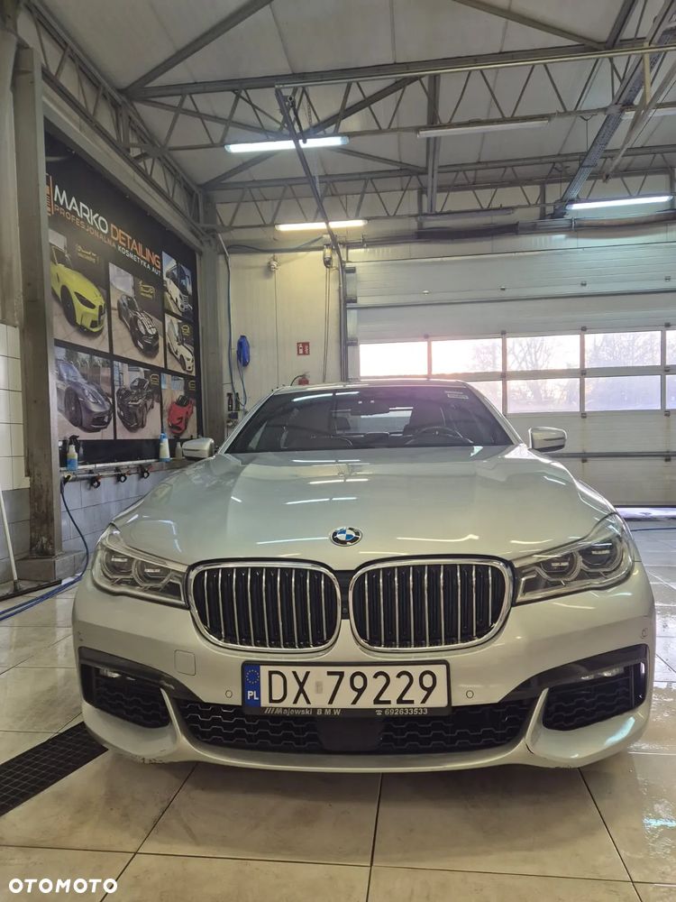 BMW Seria 7 750i xDrive - 1