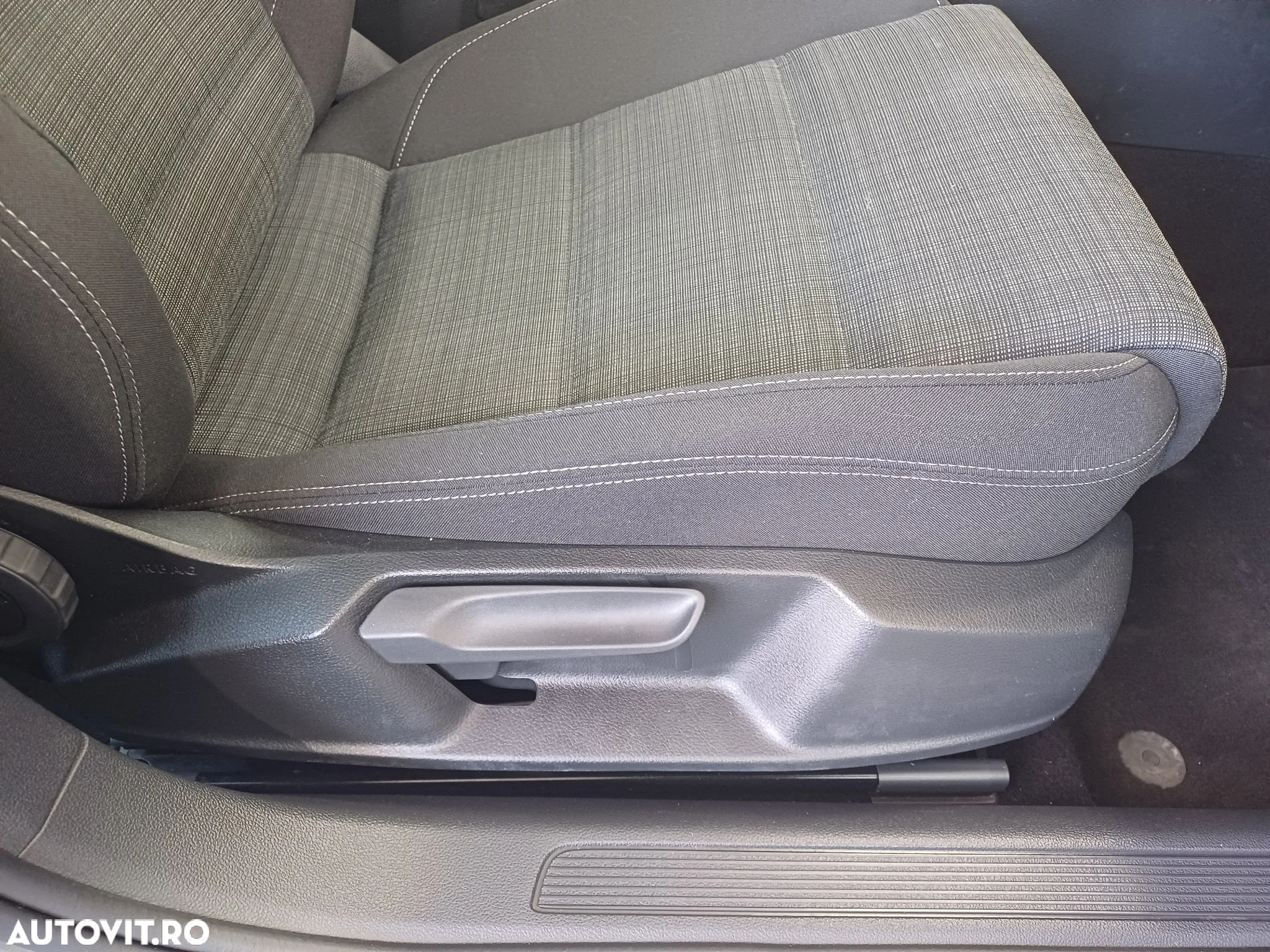Volkswagen Passat 2.0 TDI DSG Comfortline - 32