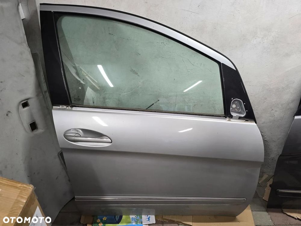 SPRZEDAM MERCEDES B KLASA W245 PRAWE PRZEDNIE DRZWI W KOLOR 761 W ORYGINALE DO MONTAŻU - 1
