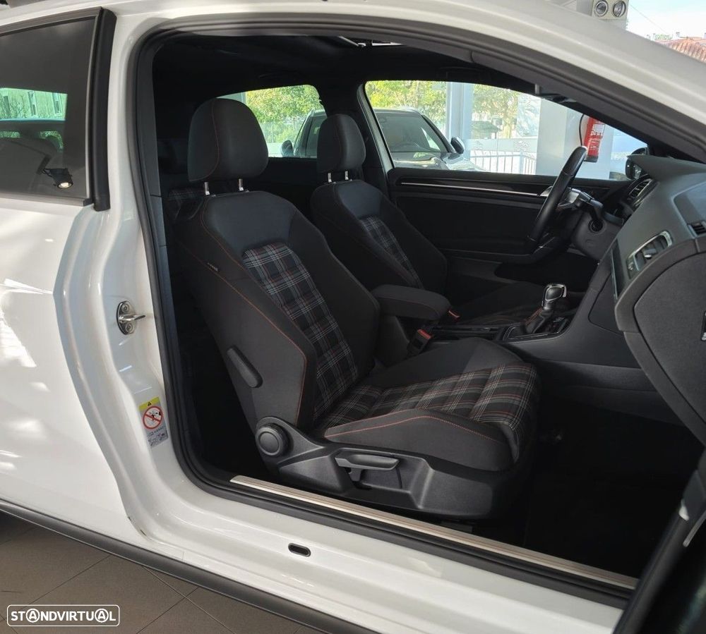 VW Golf 2.0 TSi GTi DSG - 32