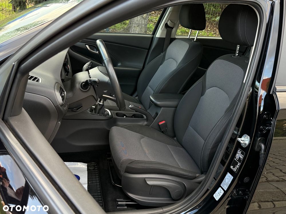 Hyundai i30 1.5 DPI Classic + - 13