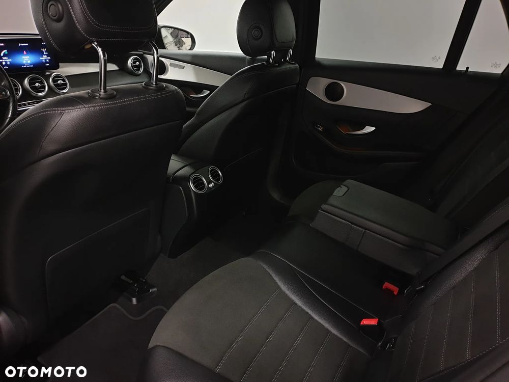 Mercedes-Benz GLC 300 de 4Matic 9G-TRONIC AMG Line Plus - 27