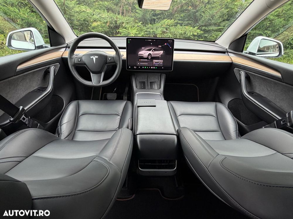 Tesla Model Y - 17
