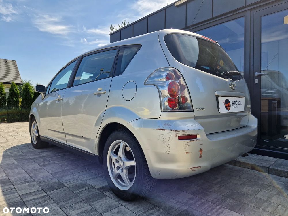 Toyota Corolla Verso - 3