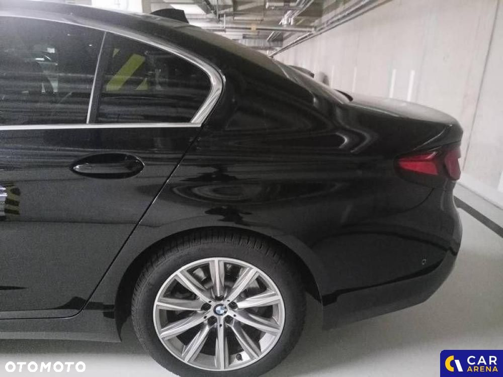 BMW Seria 5 530i xDrive - 14
