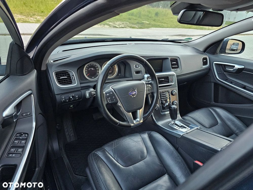 Volvo V60 D5 Geartronic Summum - 13
