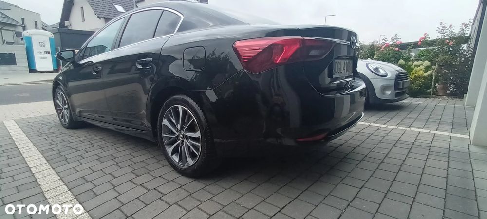 Toyota Avensis 1.8 Premium - 11