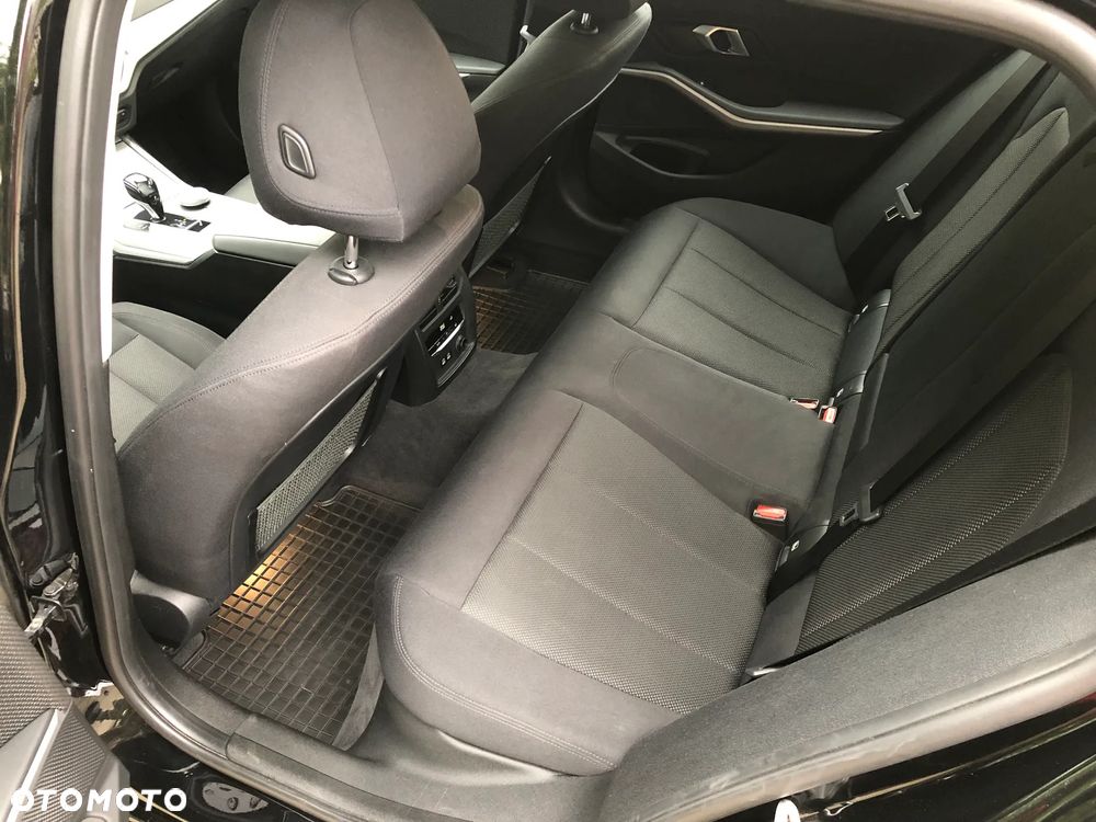 BMW Seria 3 320d xDrive Advantage - 10