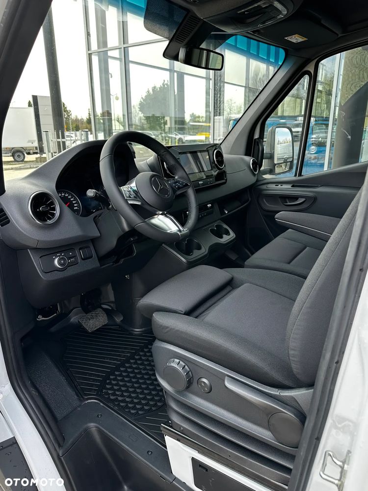 Mercedes-Benz Sprinter - 16