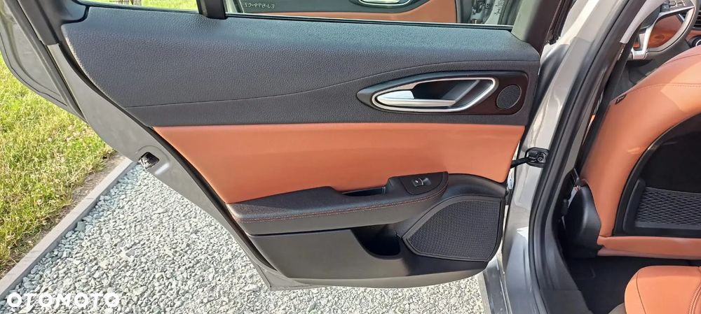 Alfa Romeo Giulia 2.2 D Turbo - 23