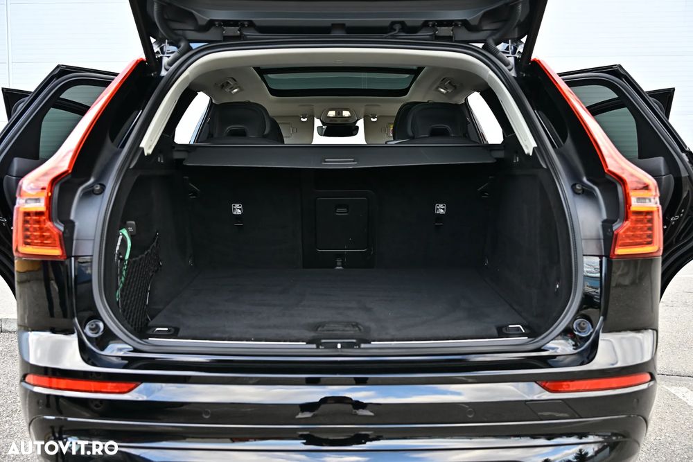 Volvo XC 60 B4 MHEV AT AWD Ultimate Dark - 36