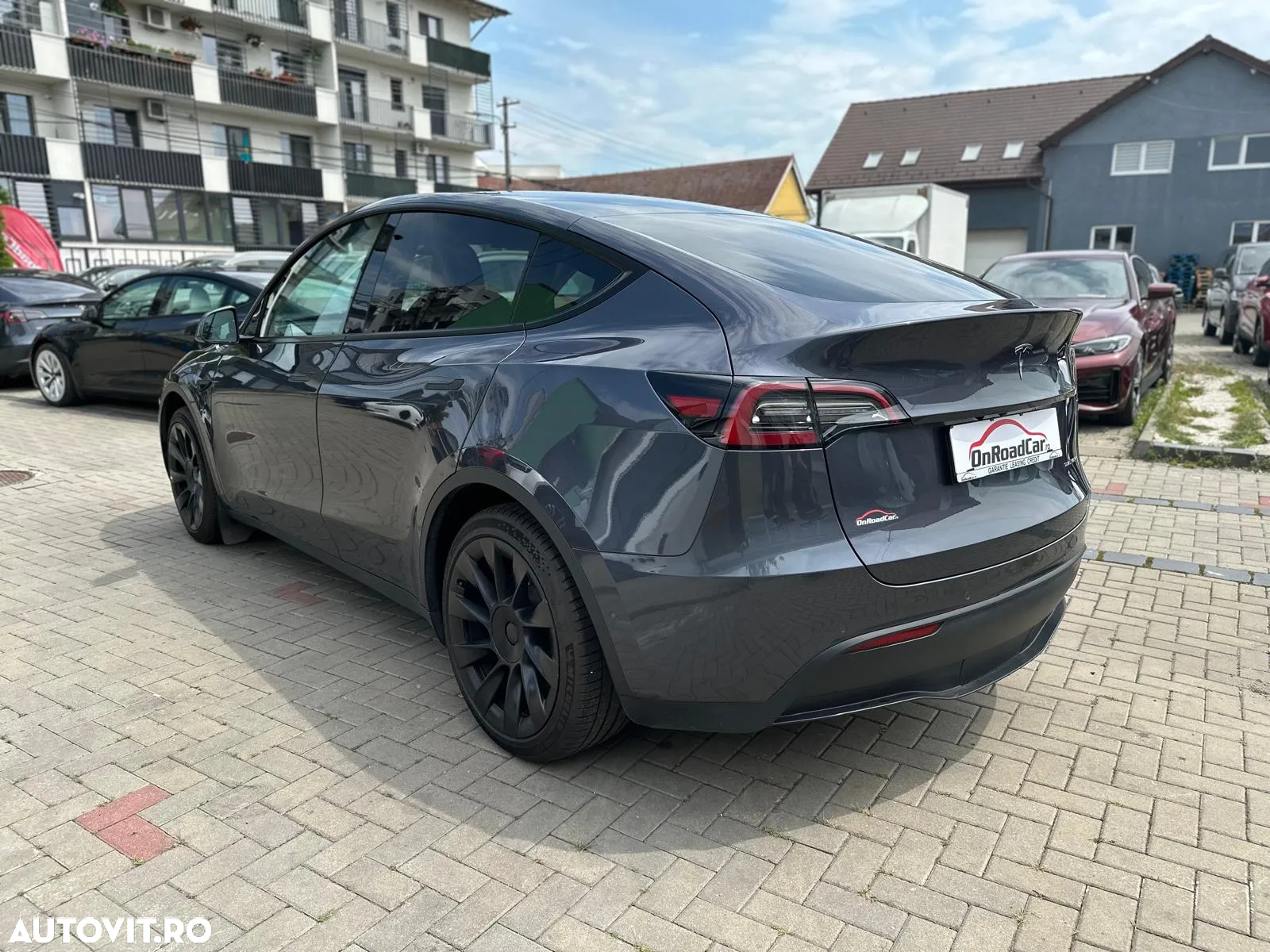 Tesla Model Y Long Range AWD - 4