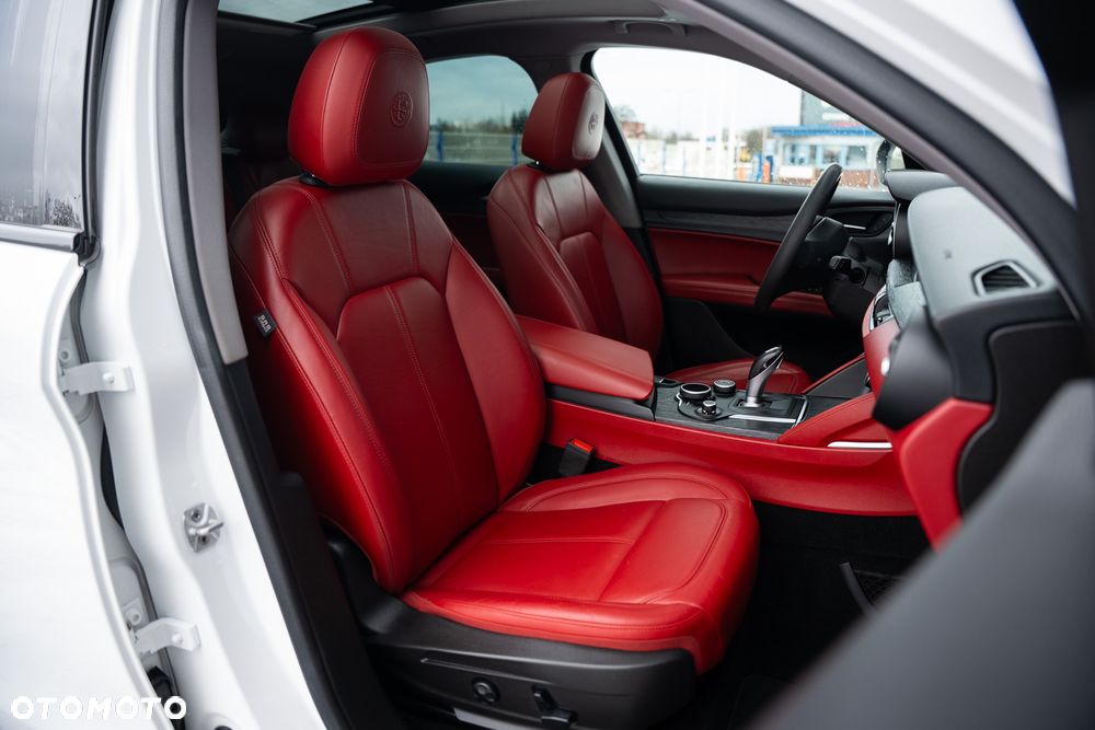 Alfa Romeo Stelvio 2.0 Turbo 16V AT8-Q4 Executive - 25