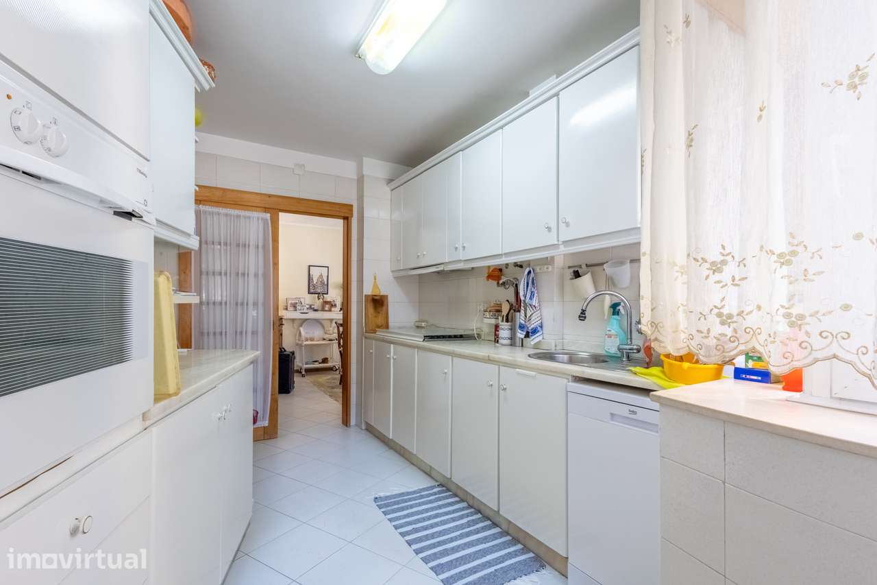 Apartamento T3, prédio com elevador e garagem! - Grande imagem: 4/33