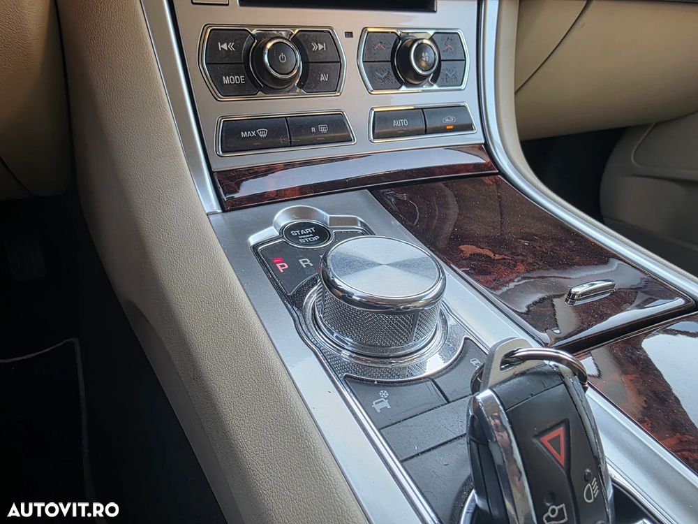 Jaguar XF 2.2D Premium Luxury - 20
