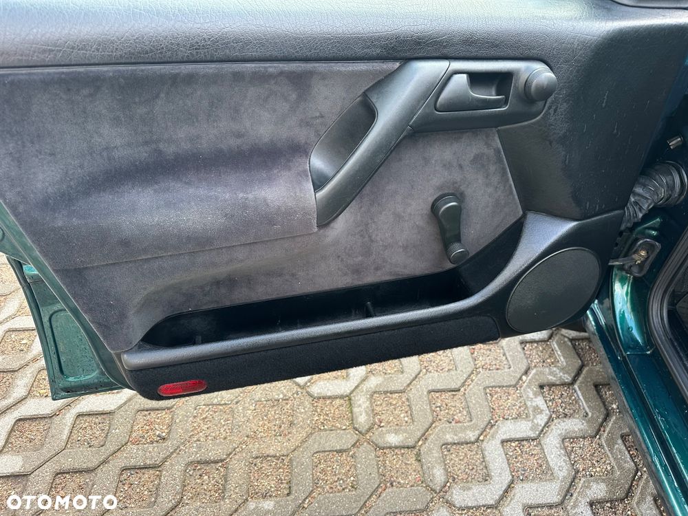 Volkswagen Vento 1.8 GL - 33