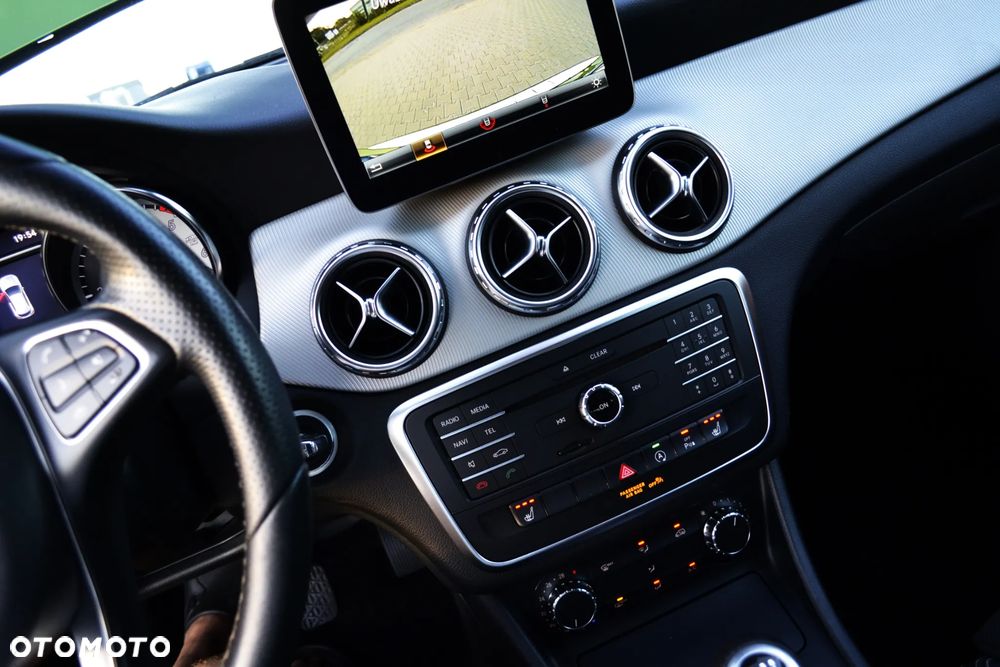 Mercedes-Benz GLA 180 d Activity Edition - 25