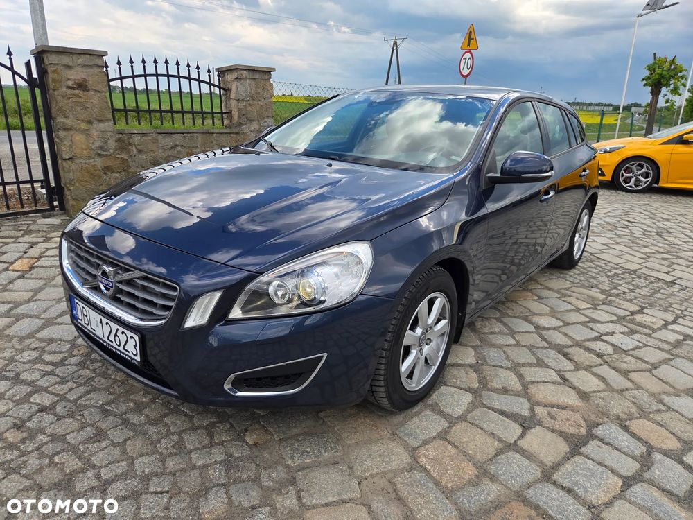 Volvo V60 D2 Momentum - 2