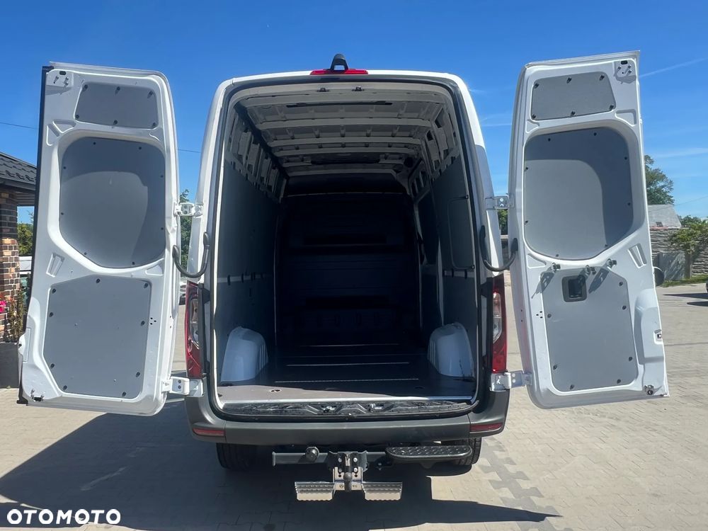 Mercedes-Benz Sprinter - 10