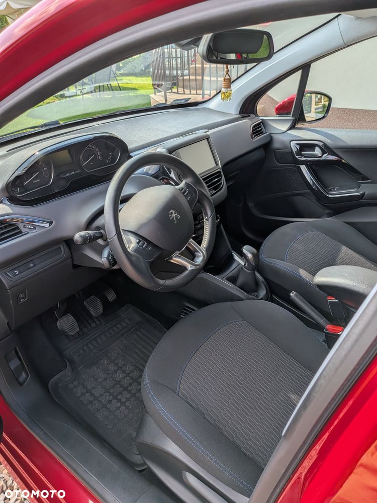 Peugeot 208 1.2 PureTech GPF Signature S&S - 8