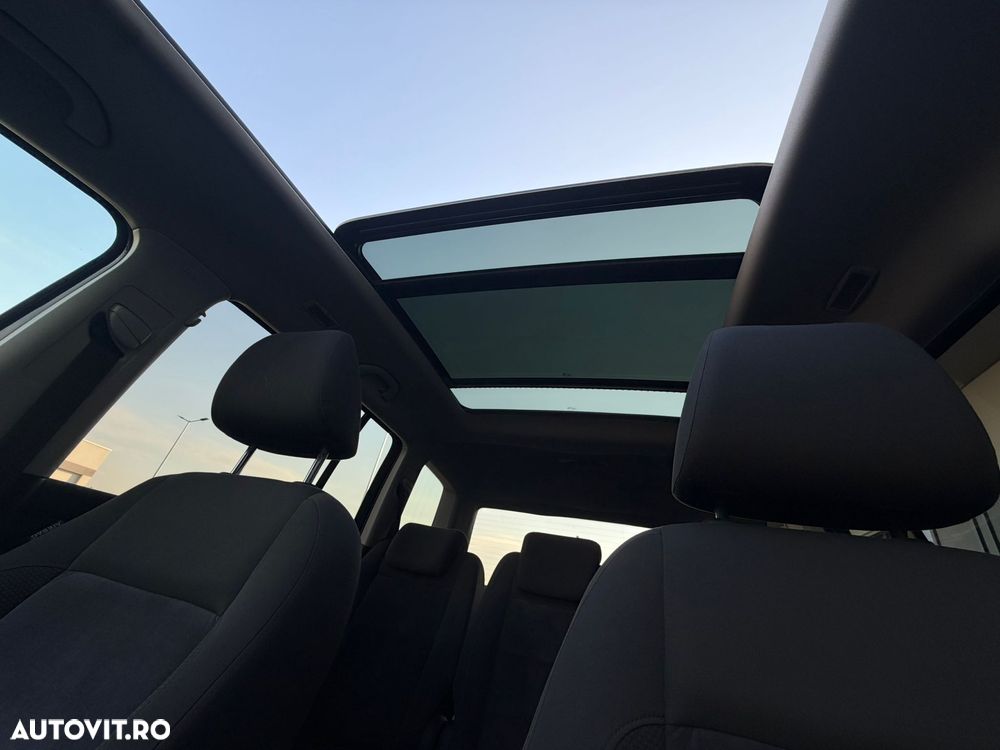 Volkswagen Touran 1.6 TDI DPF BlueMotion Technology Highline - 30