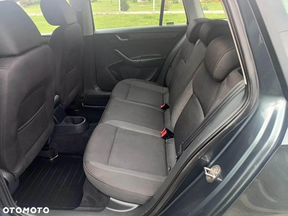 Skoda RAPID 1.2 TSI Ambition - 10